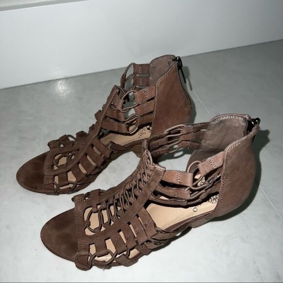 Vince Camuto Elanso Gladiator Strappy Sandals - Picture 8 of 17